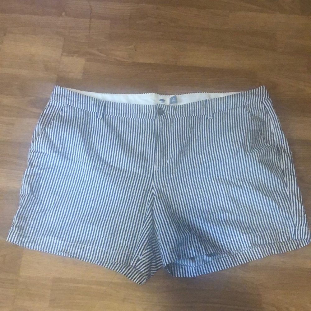 Old Navy seersucker shorts